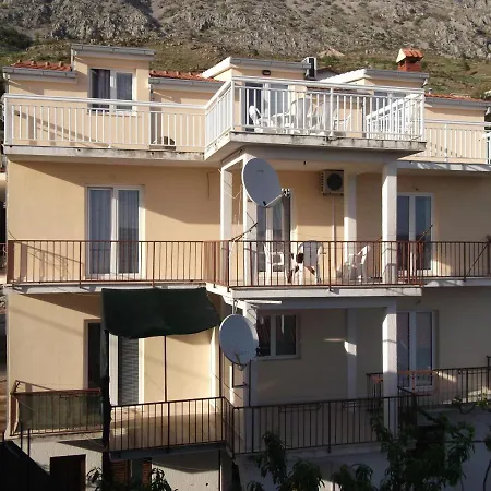 With A Parking Space Stanici, Omis - 10360 *