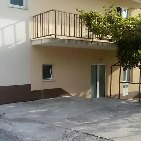 With A Parking Space Stanici, Omis - 10360 * Celina